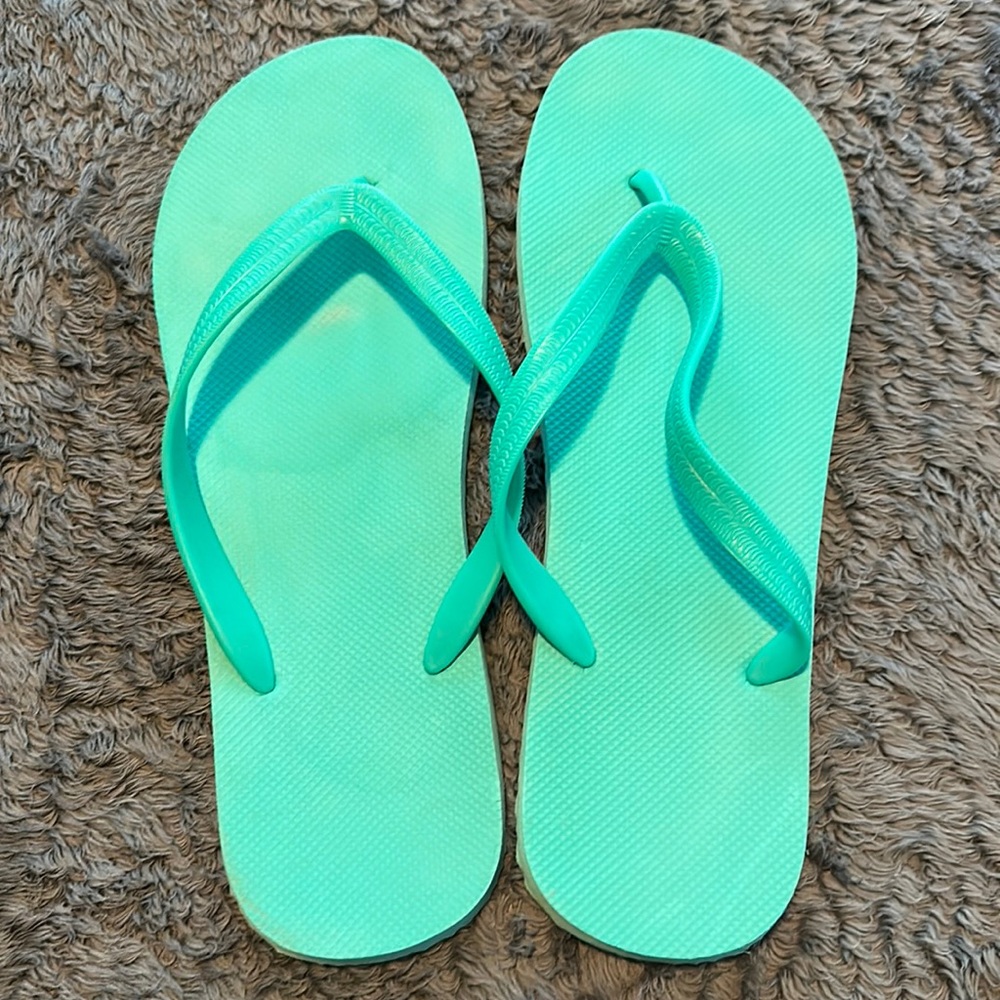 Old Navy Green flip flops - 13
